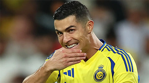 Simone Inzaghi celebrating with his Inter Milan players after beating Barcelona.